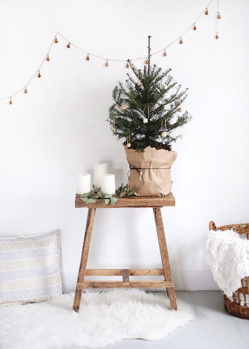 Simple Scandinavian Christmas Tree Decorating Inspiration