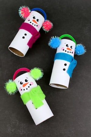 Muñeco de nieve Rollo de papel higiénico Manualidades navideñas para niños