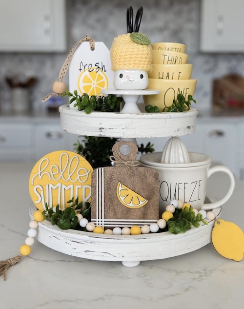 Brandi Raae: Farmhouse Style Honey Bee Decor