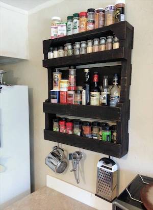 DIY Pallet Spice Rack