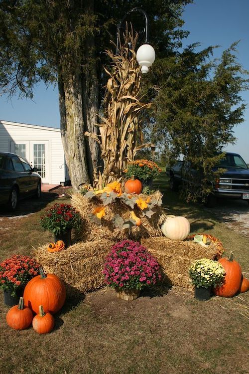 autumn garden decorations in haybale