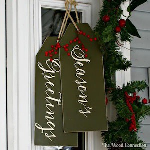 Season's Greetings Christmas Door Hanger Decoration 