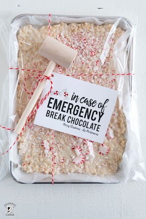 neighbor chocolate bark gift idea for christmas