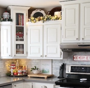 Christmas Kitchen Decor - Clean and Scentsible