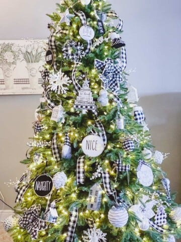 black and white buffalo check modern farmhouse christmas tree