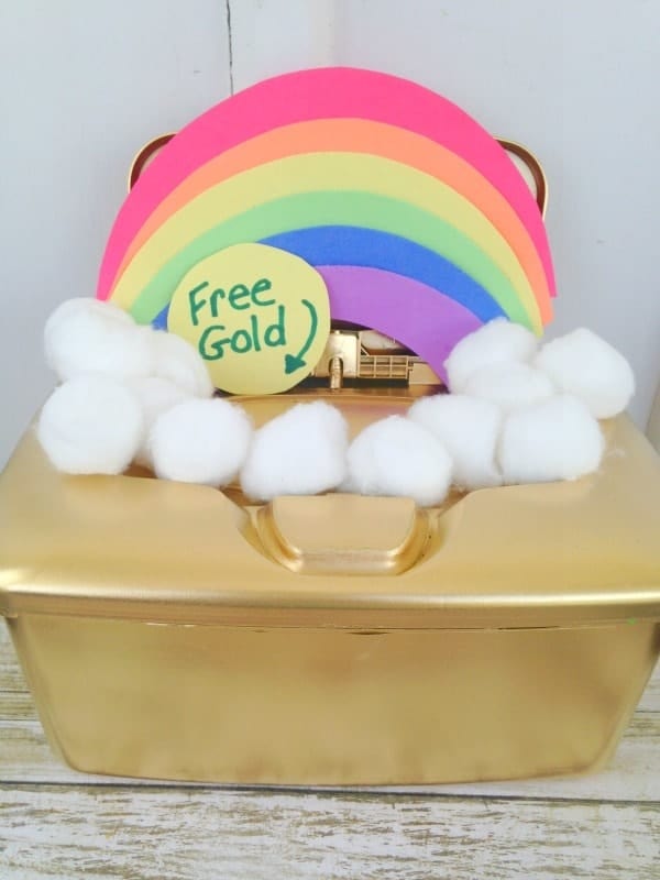 gold wipes container trap with rainbow on top
