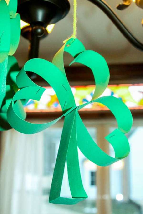 Hanging Shamrock st patrick’s day craft for kids