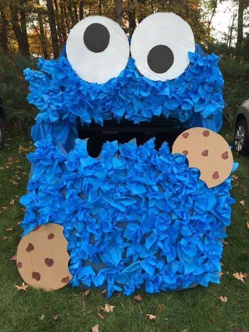 Cookie Monster trunk or treat idea