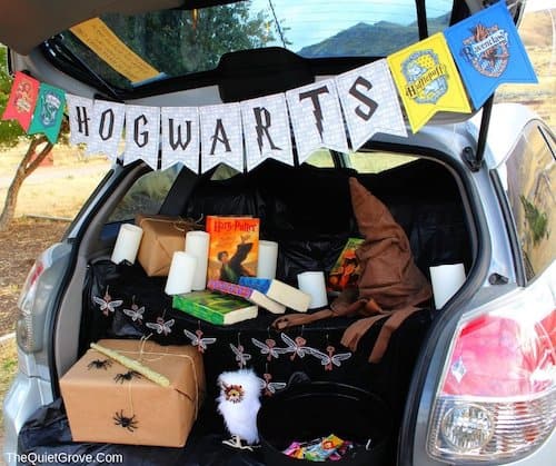 Harry Potter Hogwarts trunk or treat idea