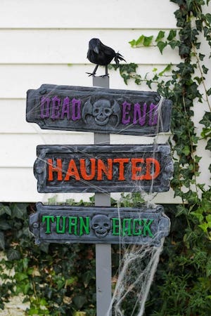 haunted house sign