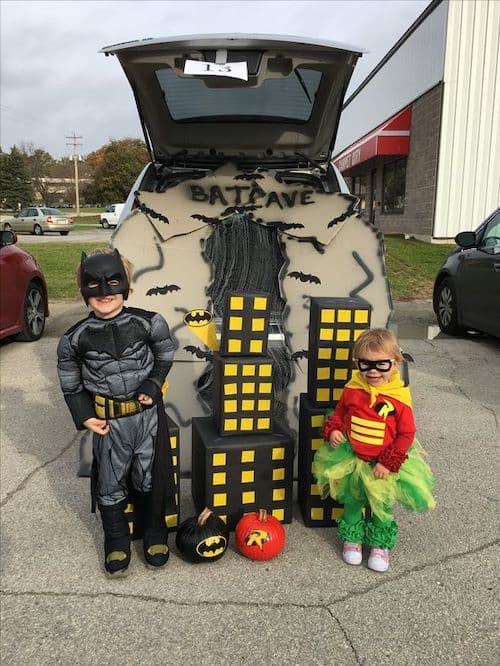 batman and robin trunk or treat idea