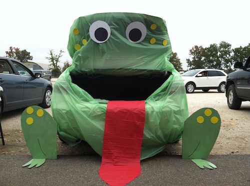giant frog car