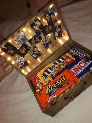 candy bar valentine gift basket for boyfriends