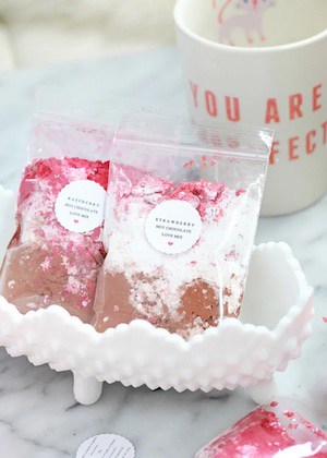 diy hot chocolate valentine party favor